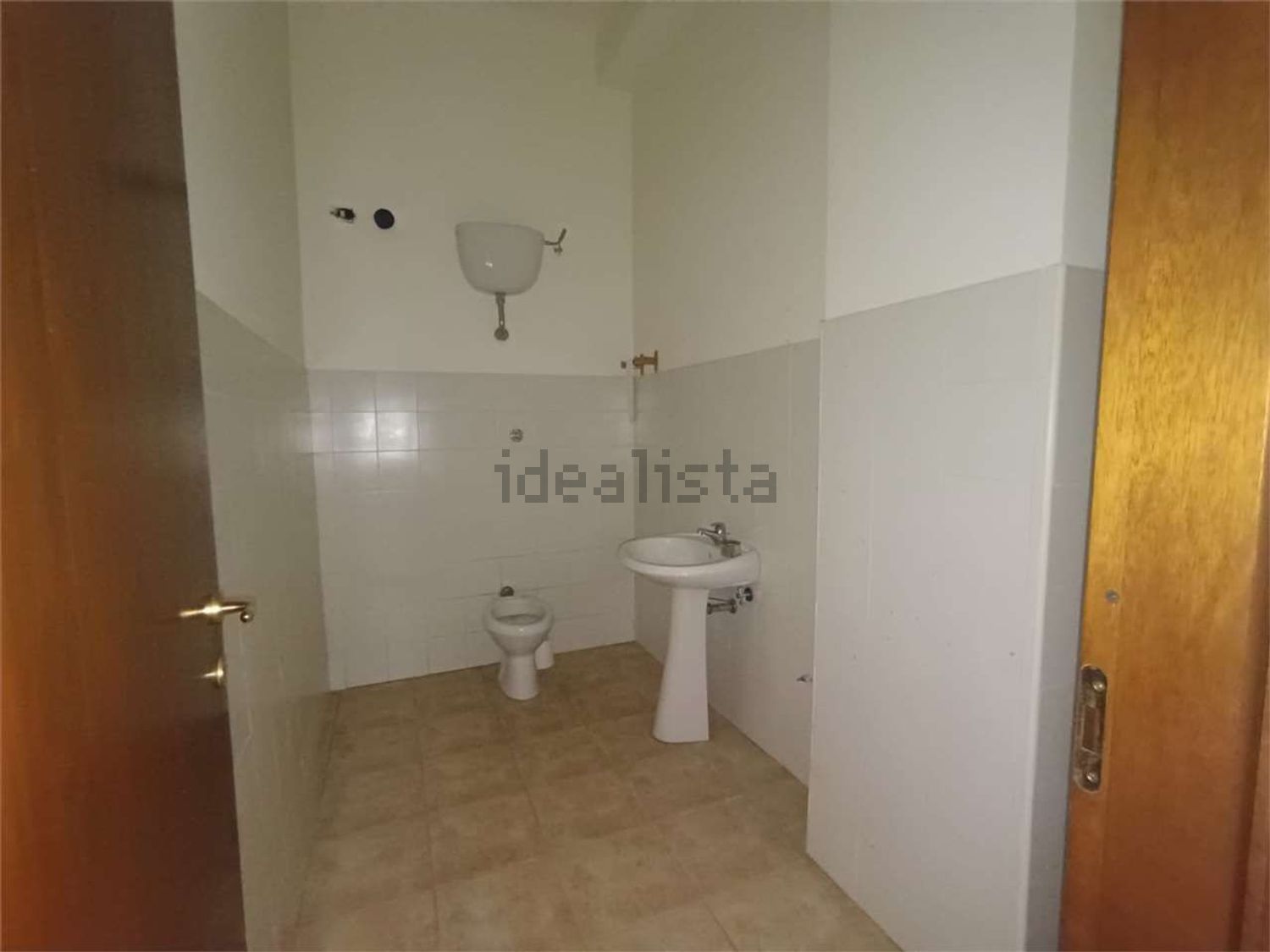 locale commerciale in vendita a Benevento in zona Centro Storico