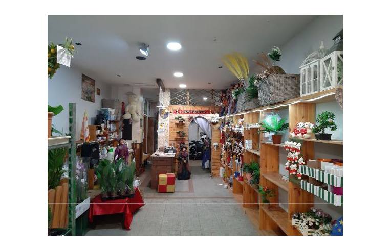locale commerciale in vendita a Benevento in zona Centro Storico