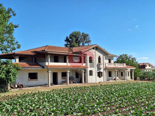casa indipendente in vendita a Benevento in zona Centro Storico
