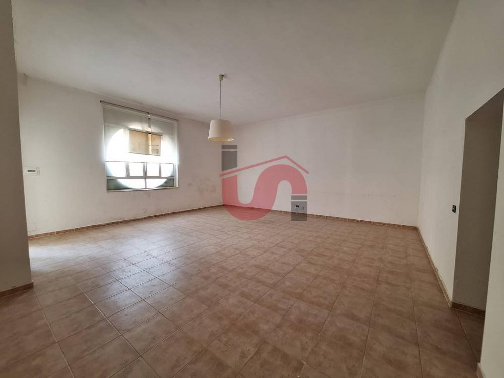 locale commerciale in vendita a Benevento in zona Libertà