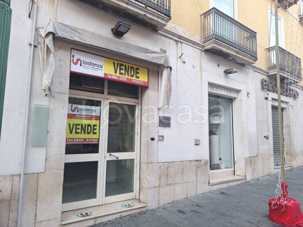 negozio in vendita a Benevento in zona Centro Storico