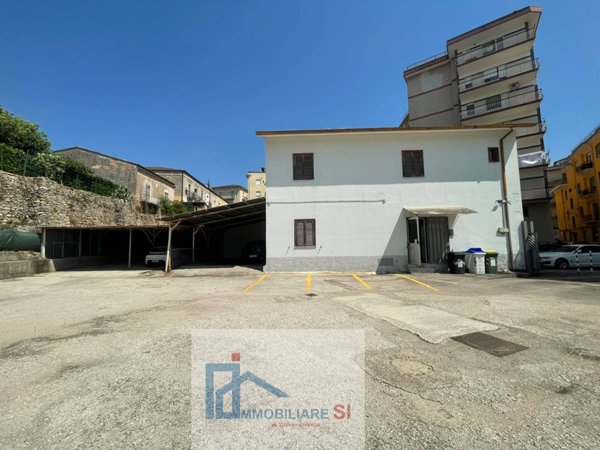 locale di sgombero in vendita a Benevento in zona Centro Storico