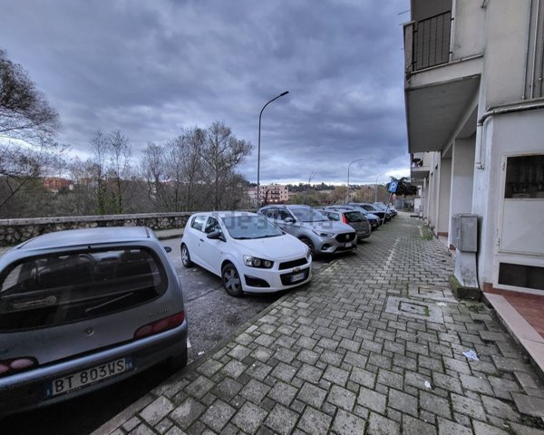 locale commerciale in vendita a Benevento in zona Libertà