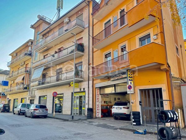 negozio in vendita a Benevento in zona Libertà