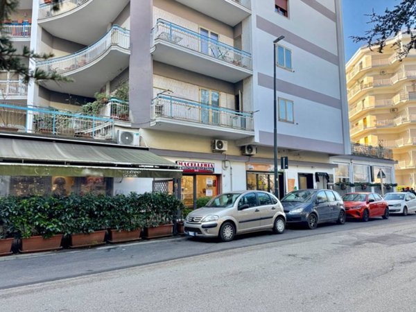 negozio in vendita a Benevento in zona Mellusi / Atlantici