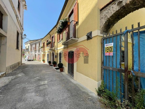 casa indipendente in vendita a Benevento in zona Centro Storico