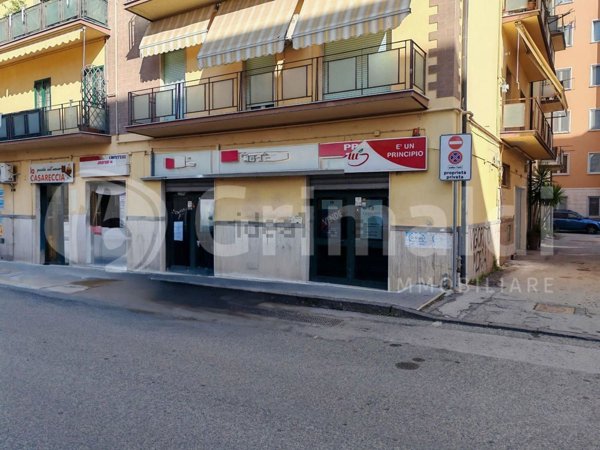 locale commerciale in vendita a Benevento in zona Libertà