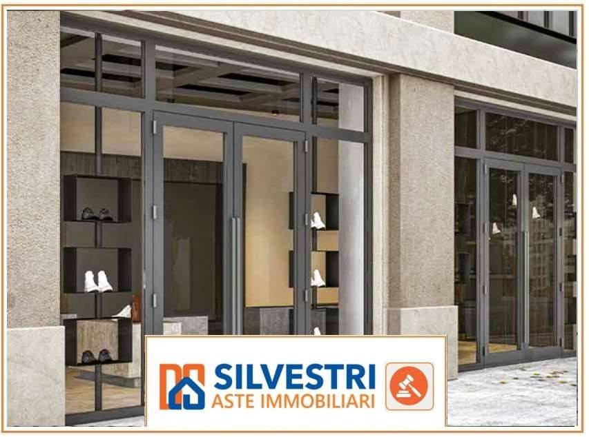 negozio in vendita a Benevento in zona Centro Storico