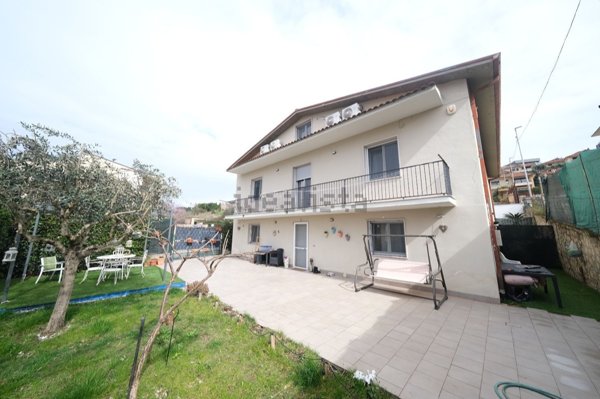 casa indipendente in vendita a Benevento in zona Centro Storico