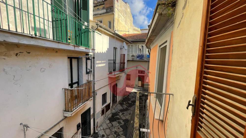 casa indipendente in vendita a Benevento in zona Centro Storico