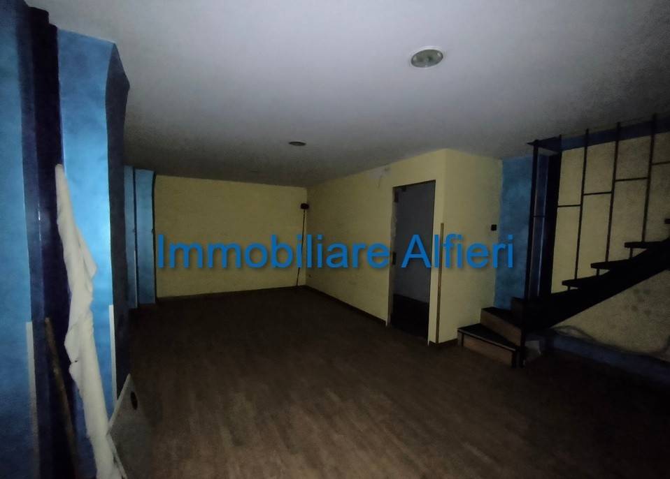 negozio in vendita a Benevento in zona Ferrovia