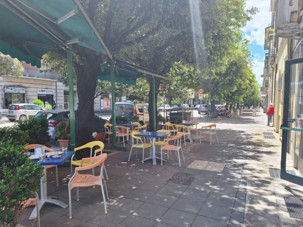 negozio in vendita a Benevento in zona Ferrovia