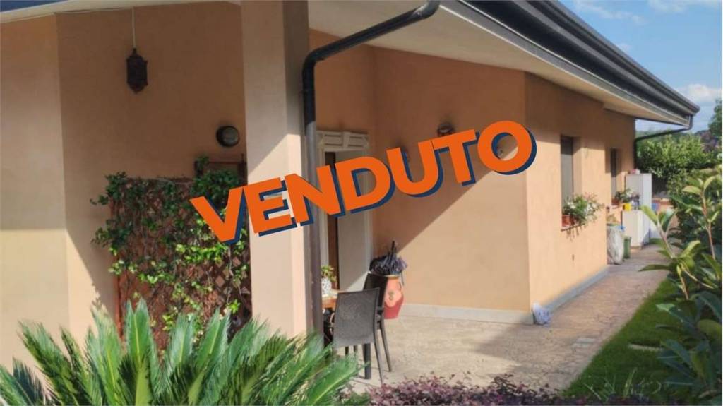 casa indipendente in vendita a Benevento in zona Centro Storico