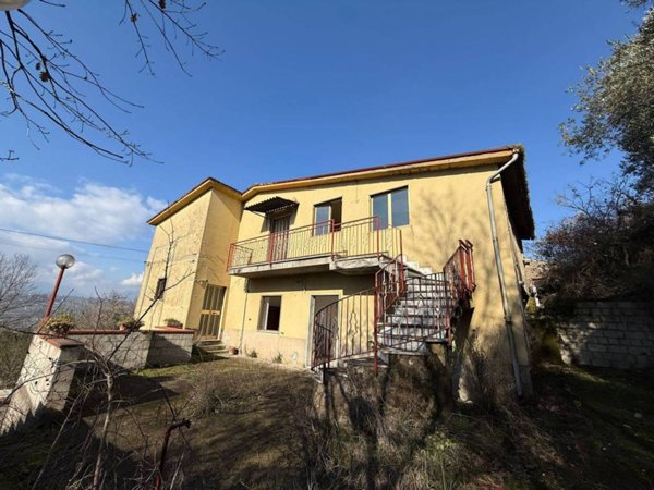 casa indipendente in vendita a Benevento in zona Torre Alfieri