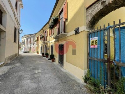 casa semindipendente in vendita a Benevento in zona Centro Storico