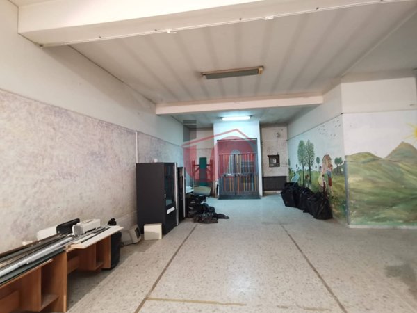 locale commerciale in vendita a Benevento in zona Mellusi / Atlantici