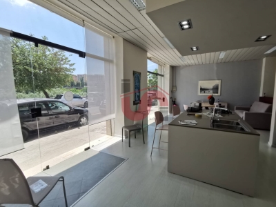 negozio in vendita a Benevento in zona Ferrovia