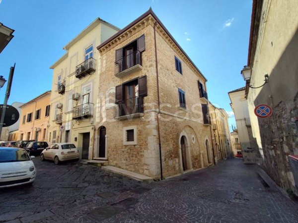 casa indipendente in vendita a Benevento in zona Centro Storico