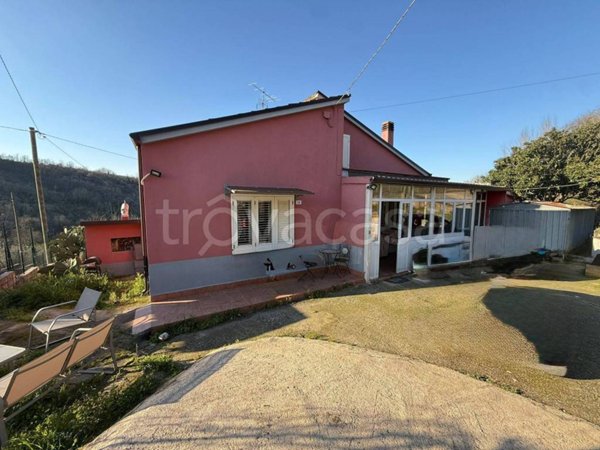 casa indipendente in vendita a Benevento in zona Monte Calvo