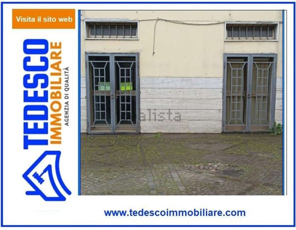 locale commerciale in vendita a Benevento in zona Centro Storico