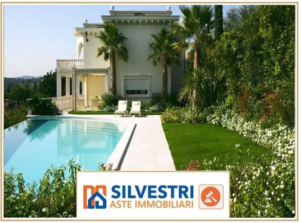 casa indipendente in vendita a Benevento in zona Centro Storico