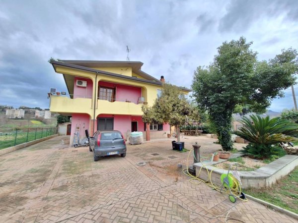 casa indipendente in vendita a Benevento in zona Libertà