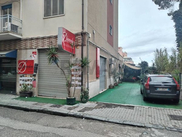 locale commerciale in vendita a Benevento in zona Centro Storico