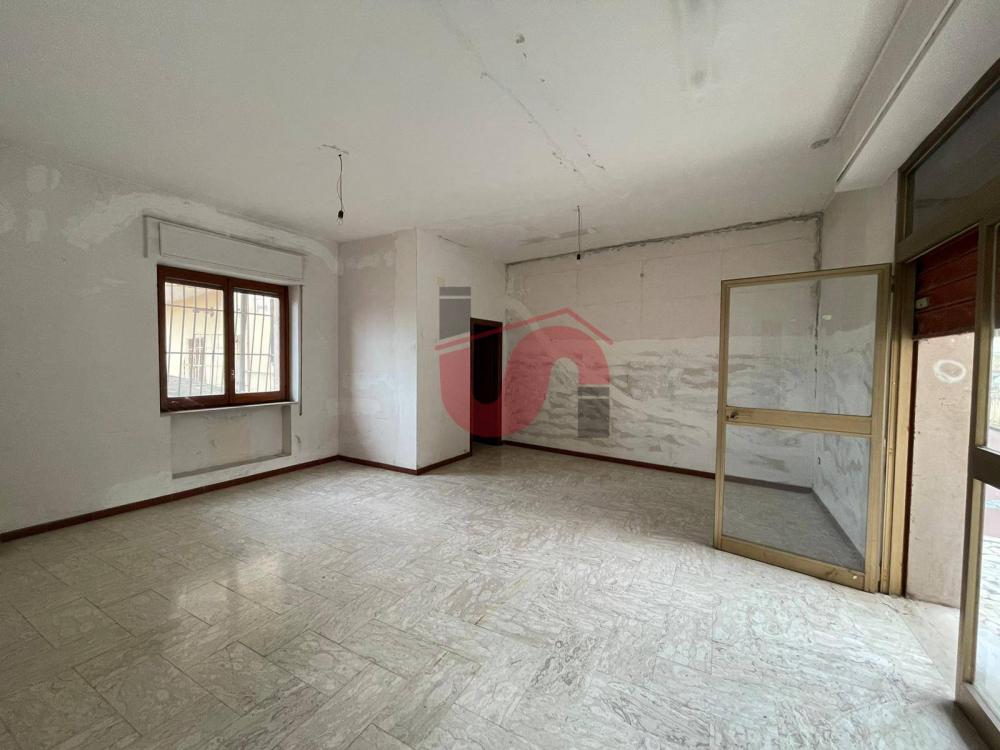 locale commerciale in vendita a Benevento in zona Centro Storico