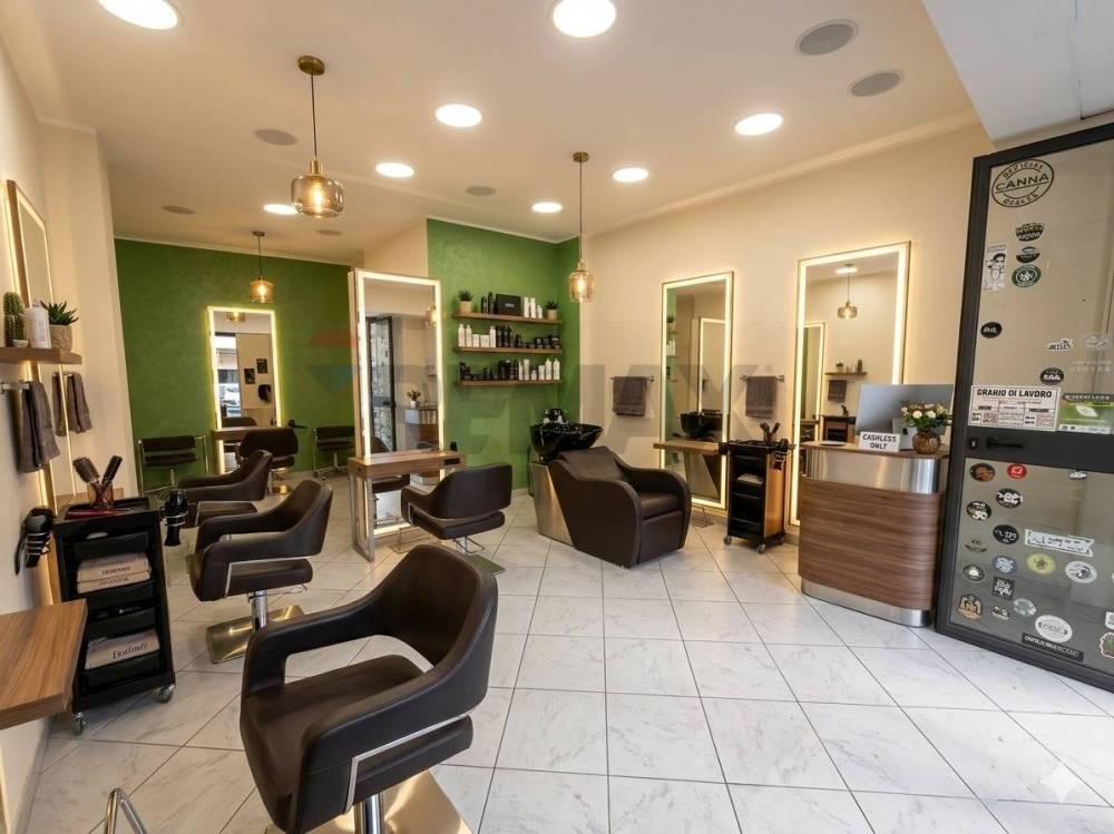 negozio in vendita a Benevento in zona Centro Storico