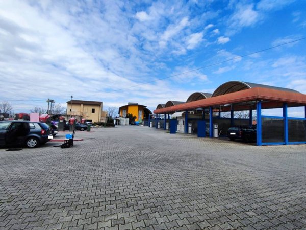 negozio in vendita a Benevento in zona San Liberatore