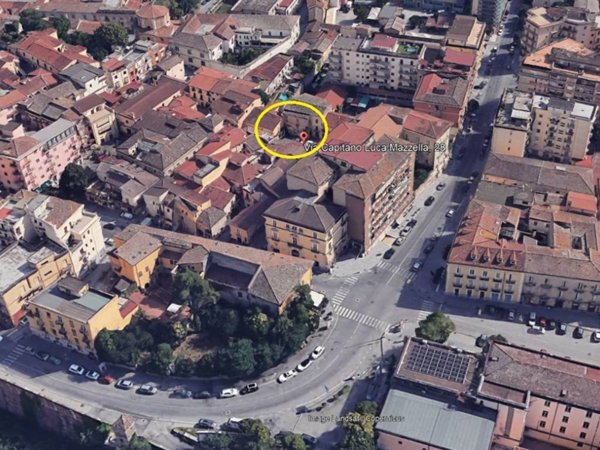 locale commerciale in vendita a Benevento in zona Centro Storico