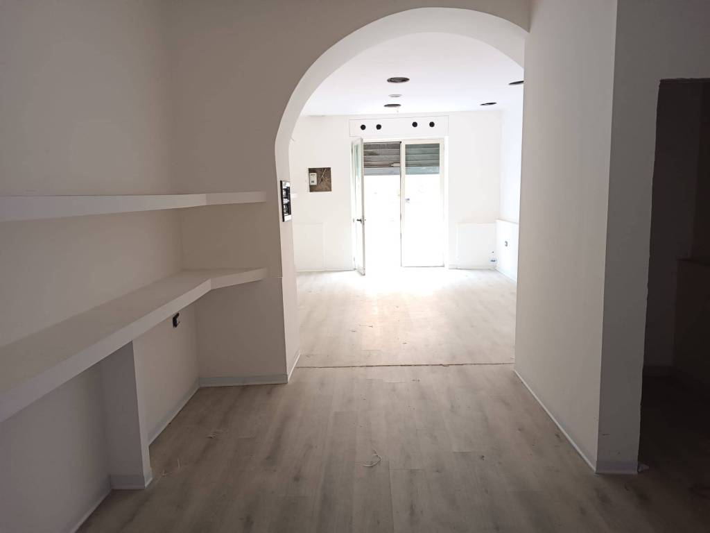 negozio in vendita a Benevento in zona Libertà