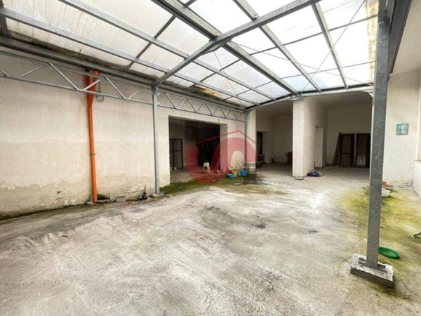 locale di sgombero in vendita a Benevento in zona Ferrovia