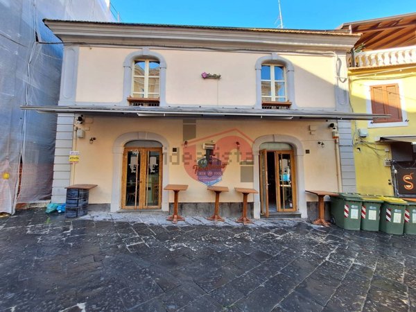 locale commerciale in vendita a Benevento in zona Centro Storico