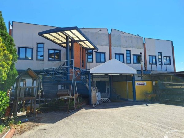 negozio in vendita a Benevento in zona Centro Storico