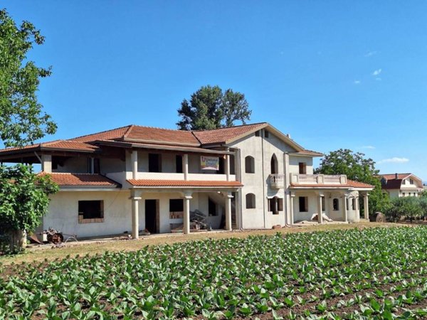 casa indipendente in vendita a Benevento in zona Centro Storico