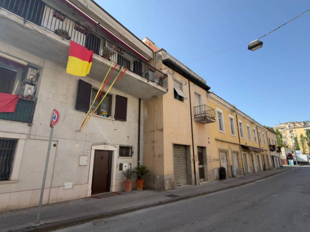 casa indipendente in vendita a Benevento in zona Libertà