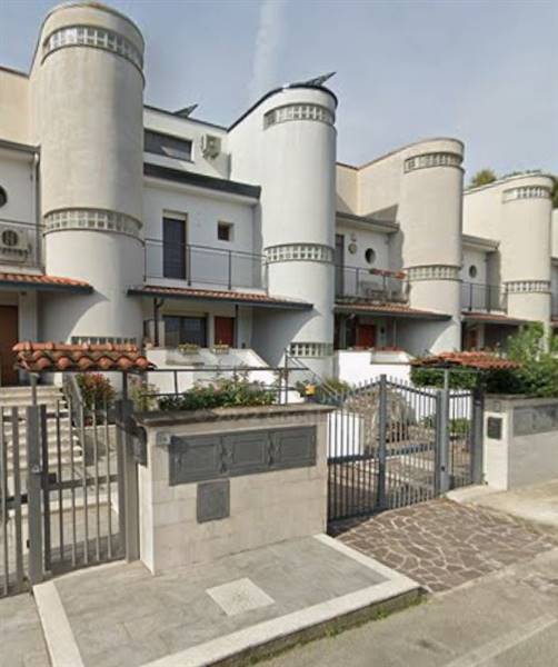 casa indipendente in vendita a Benevento in zona Pacevecchia