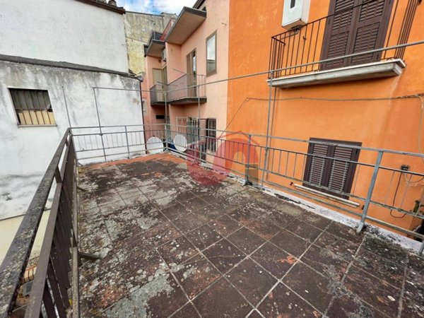 casa indipendente in vendita a Benevento in zona Centro Storico