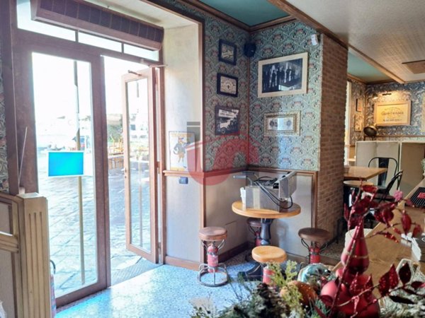 locale commerciale in vendita a Benevento in zona Centro Storico