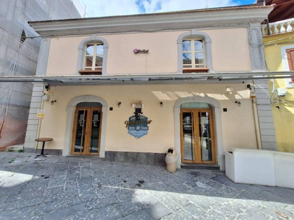 negozio in vendita a Benevento in zona Centro Storico