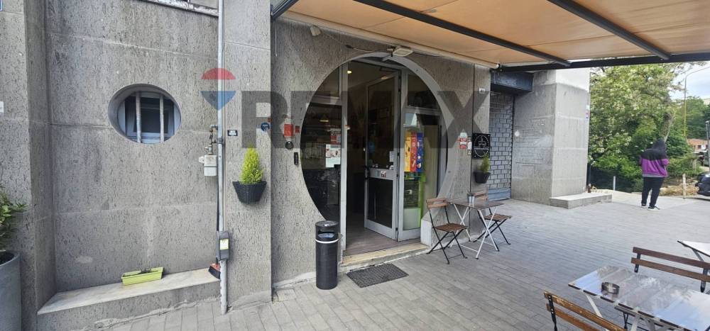 negozio in vendita a Benevento in zona Centro Storico
