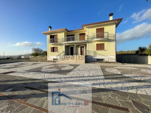 casa indipendente in vendita a Benevento in zona Centro Storico