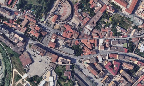 locale commerciale in vendita a Benevento in zona Centro Storico