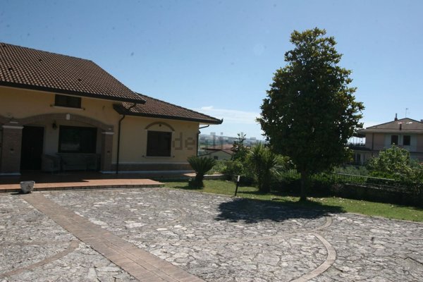 casa indipendente in vendita a Benevento in zona San Vitale