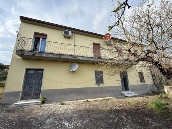 casa indipendente in vendita a Benevento in zona Sant'Angelo di Sotto