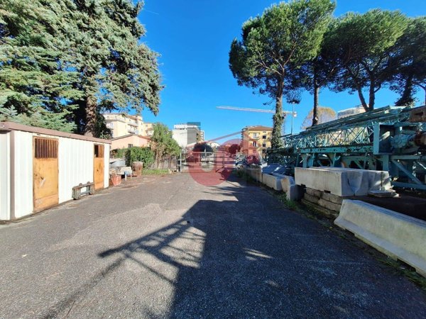locale commerciale in vendita a Benevento in zona Mellusi / Atlantici