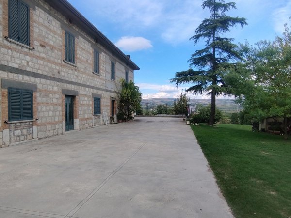 casa indipendente in vendita a Benevento in zona Centro Storico