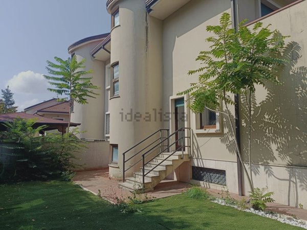 casa indipendente in vendita a Benevento in zona Pacevecchia