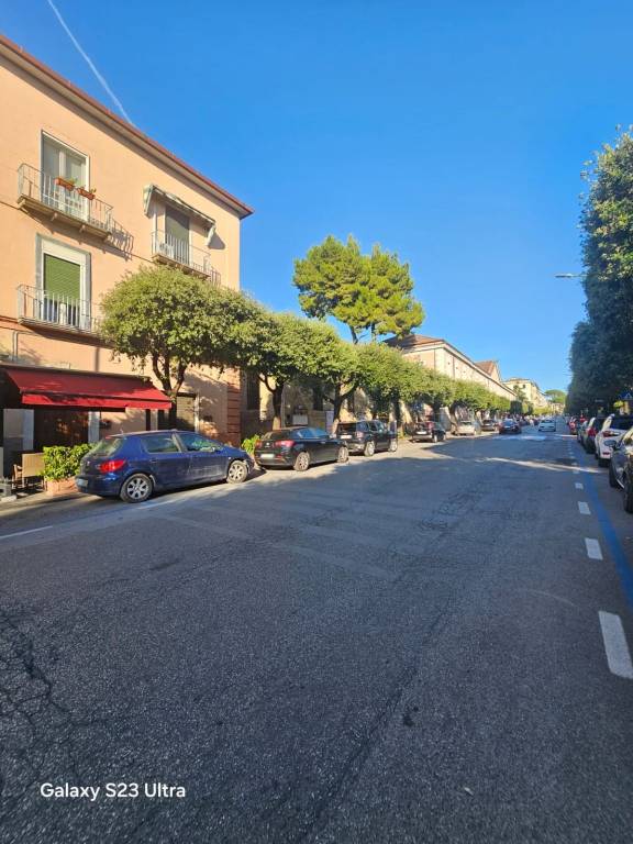negozio in vendita a Benevento in zona Mellusi / Atlantici